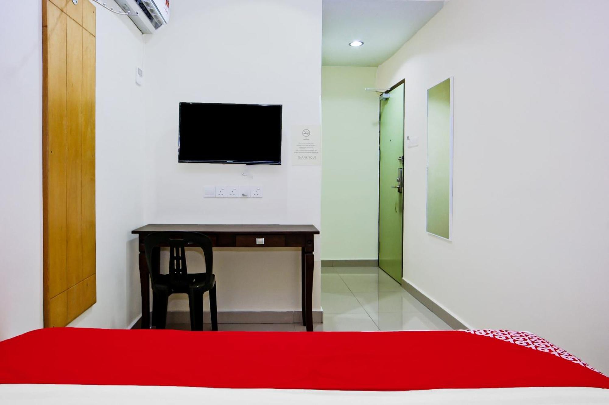 Oyo 44054 Holiday Mansion Inn Sibu Exterior foto