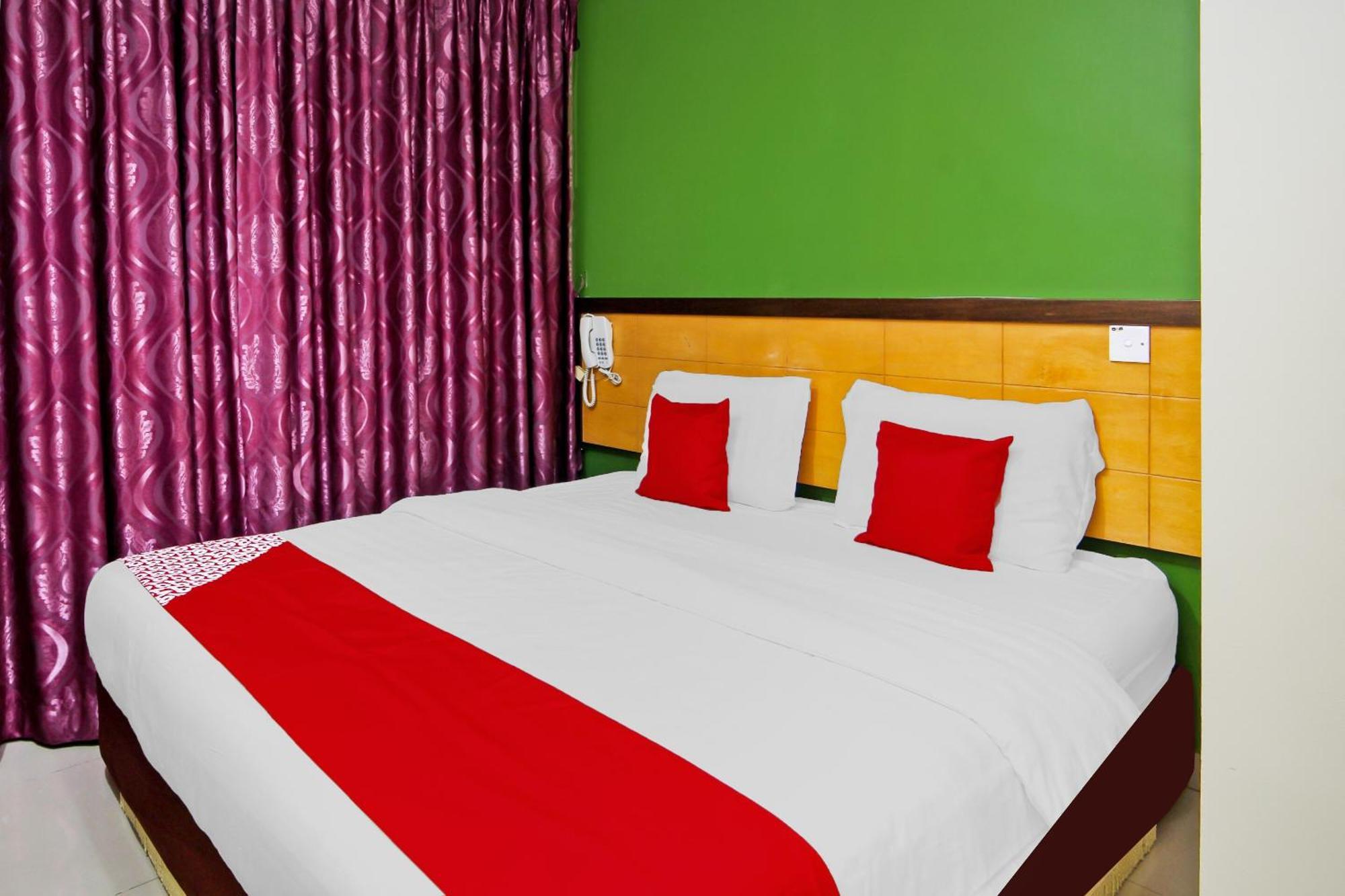 Oyo 44054 Holiday Mansion Inn Sibu Exterior foto