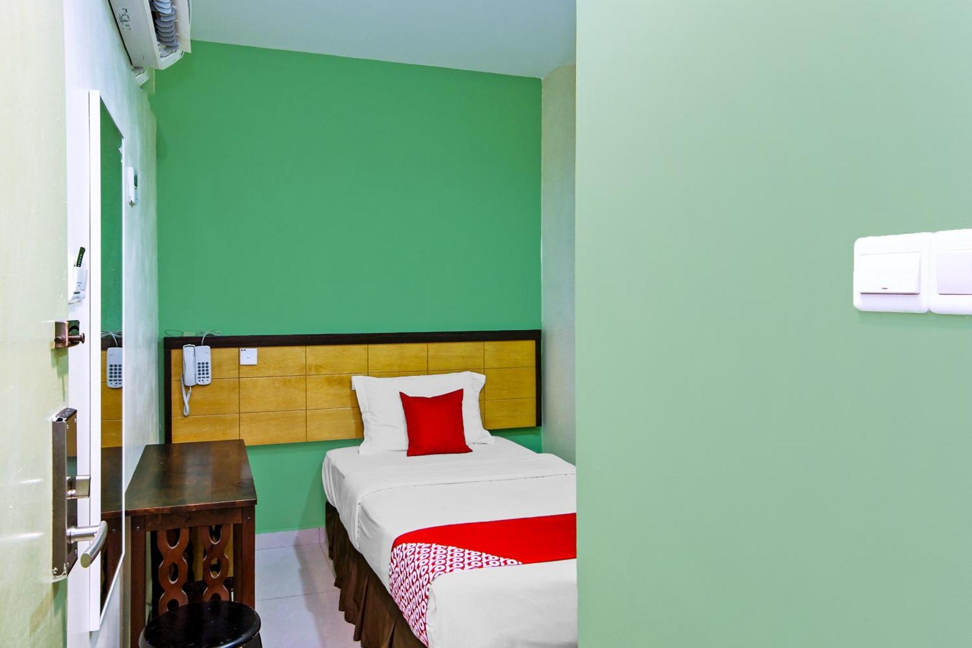 Oyo 44054 Holiday Mansion Inn Sibu Exterior foto