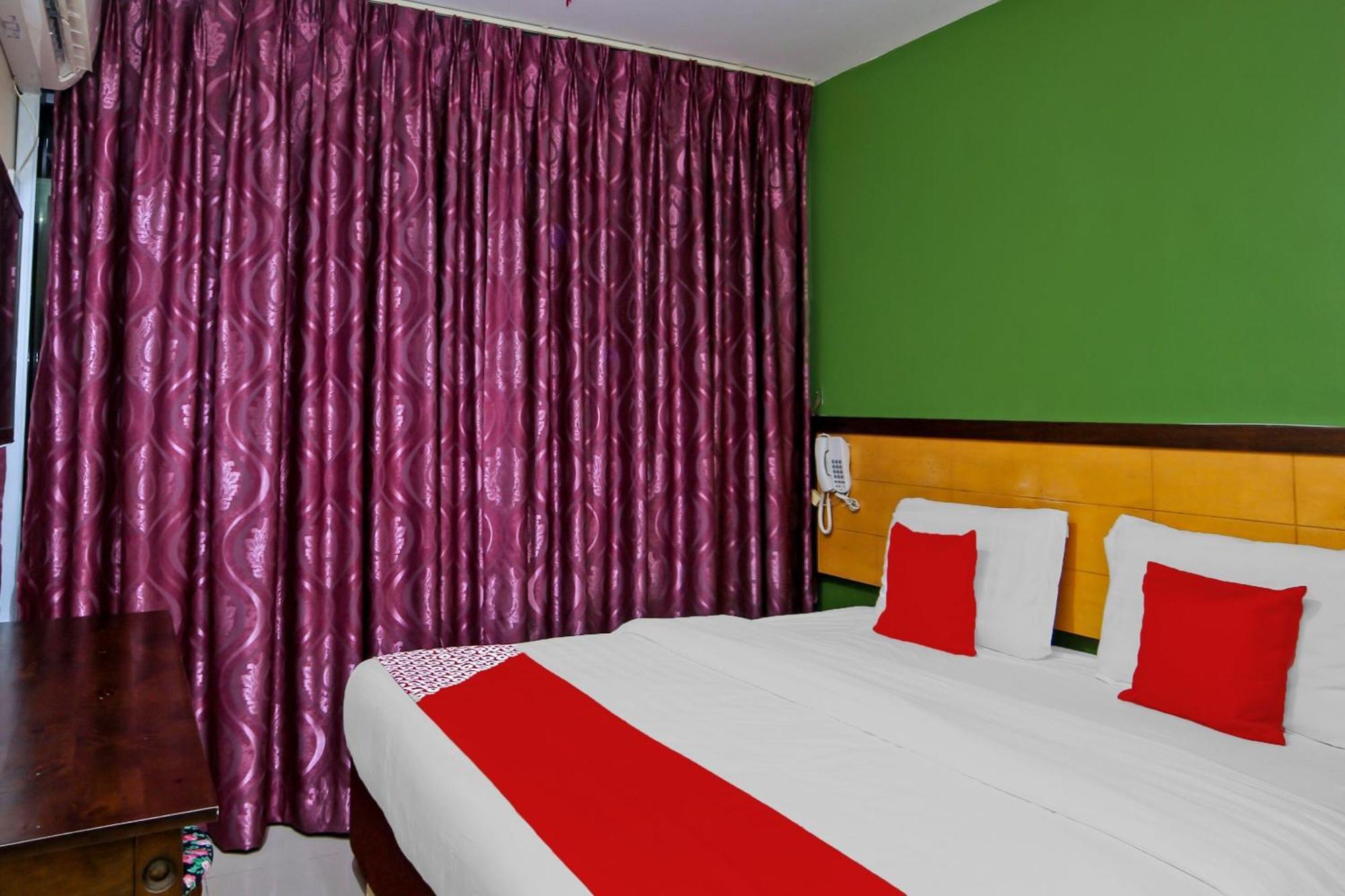 Oyo 44054 Holiday Mansion Inn Sibu Exterior foto