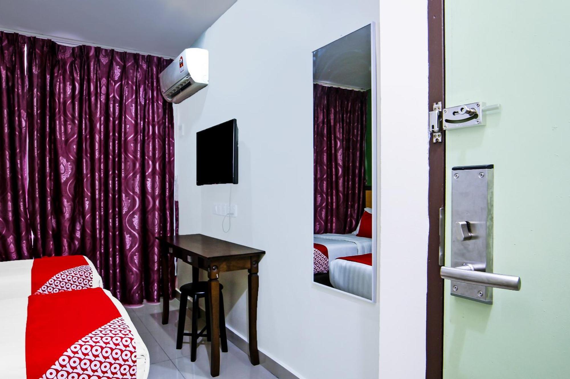Oyo 44054 Holiday Mansion Inn Sibu Exterior foto